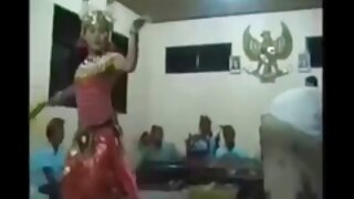 Mia Malkova ima sve vrste seksa sa svojom maćehom